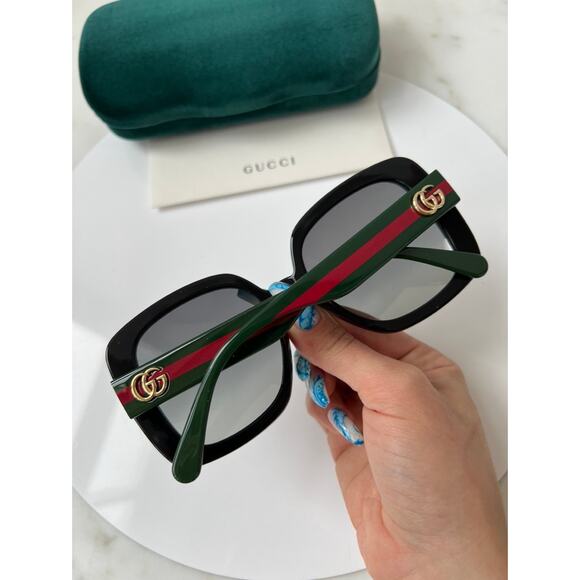 NEW GUCCI GG0713S Black Striped Arm Sunglasses $435 - Picture 3 of 10